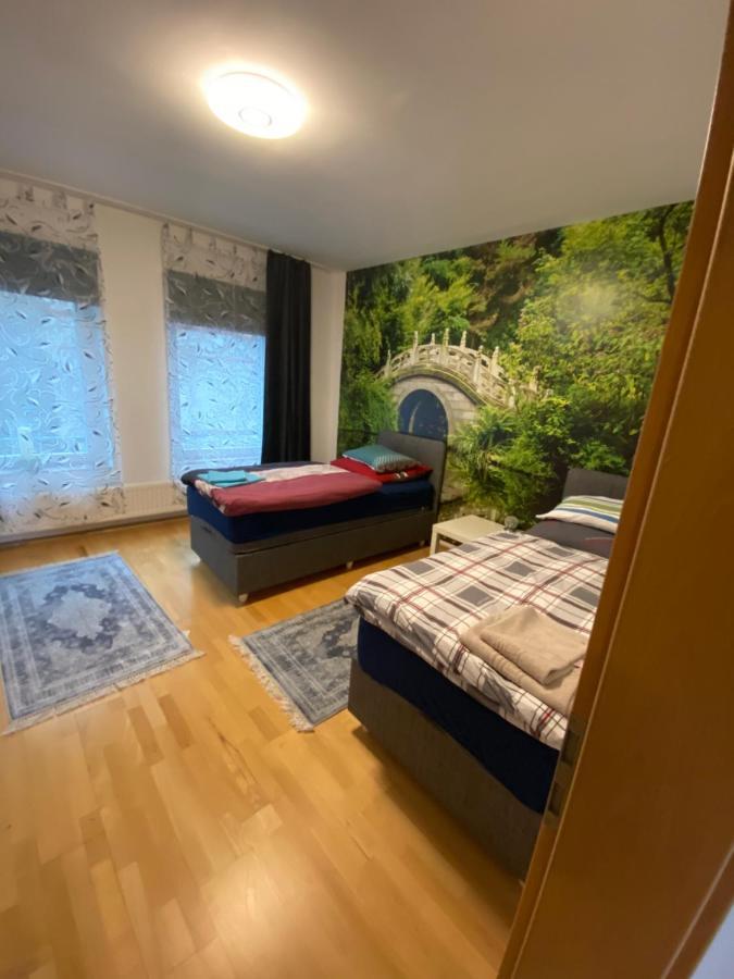 Schöne Ferienwohnung in Есен Екстериор снимка
