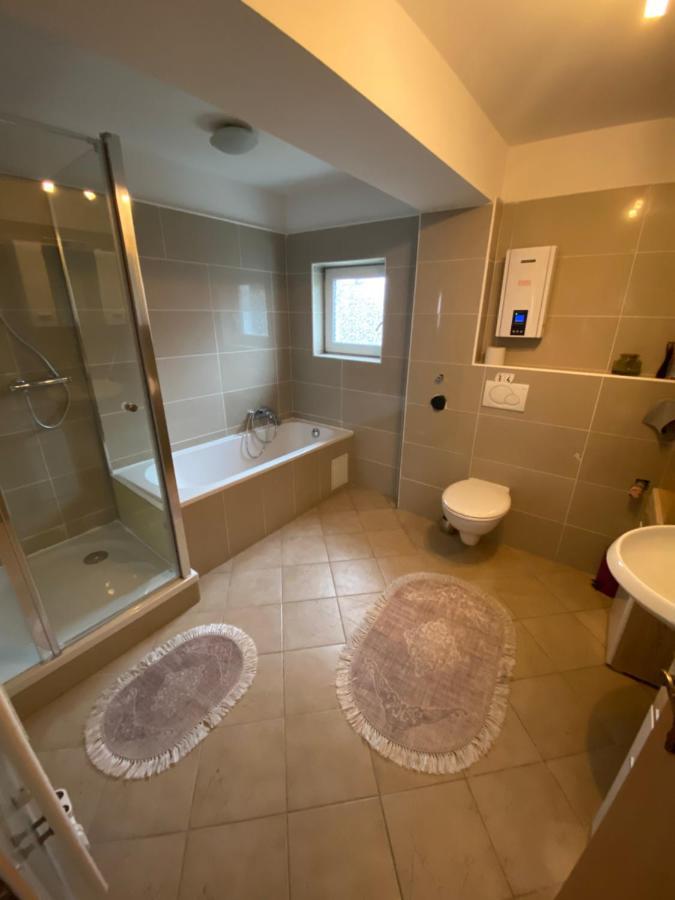 Schöne Ferienwohnung in Есен Екстериор снимка